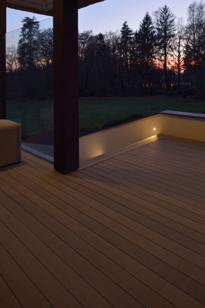 09 trap in avondlicht sfeervolle trap in het avondlicht