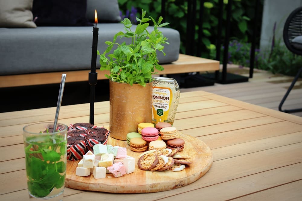 loungetafel met lekkere hapjes