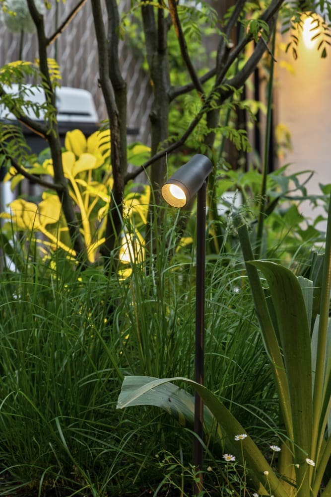 13 spotjes mooie sfeervolle spotjes die het klinkerpad verlichten