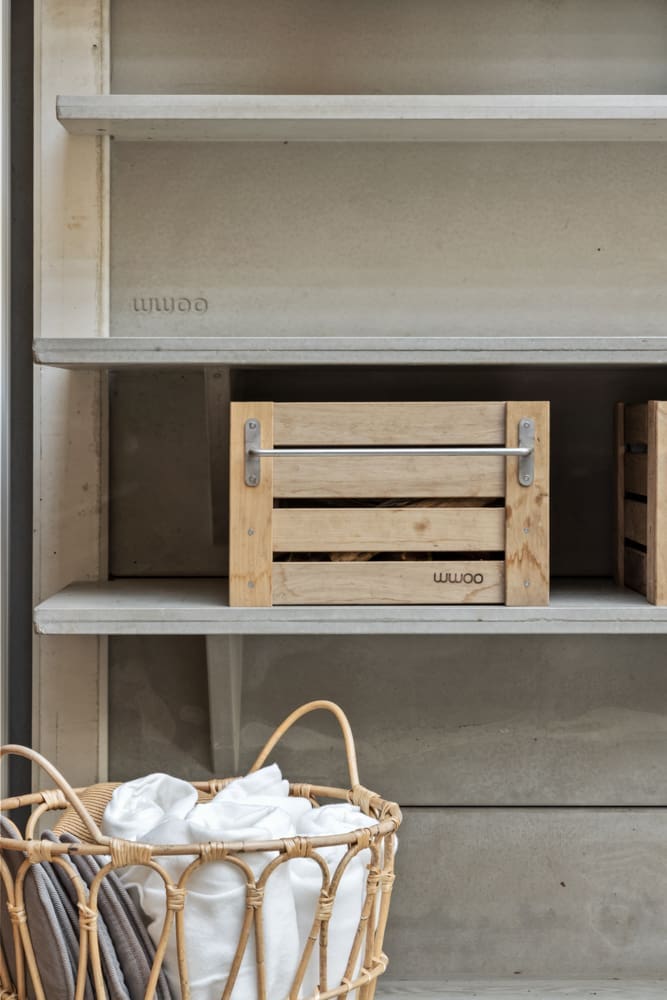 13 kast houten kast met een houten kist er in
