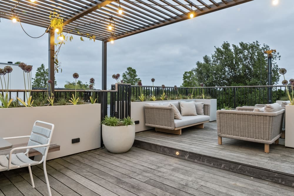 14 dakterras sfeervol warm dakterras met een loungeset
