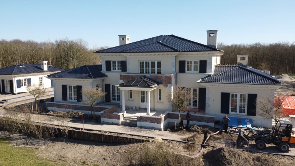 DCIM100MEDIADJI_0087.JPG  drainage het leggen van drainage aan de voorkant van het huis