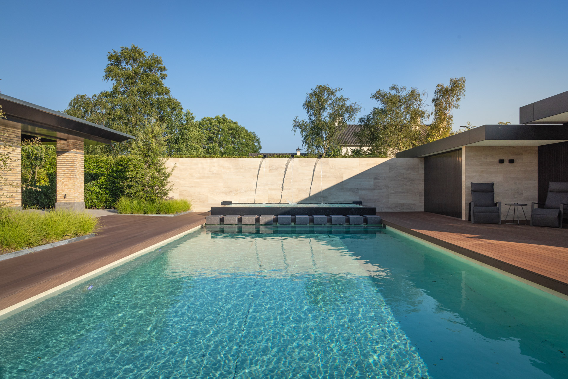 03 zwembad jacuzzi groot zwembad en inifinity jacuzzi