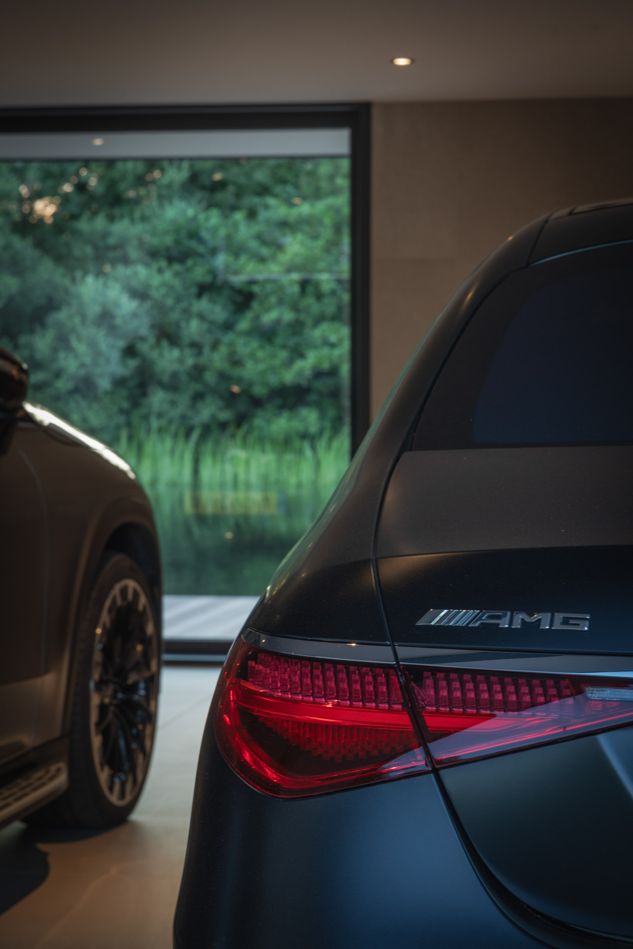 16 garage grote garage met mooie tegels en spotjes