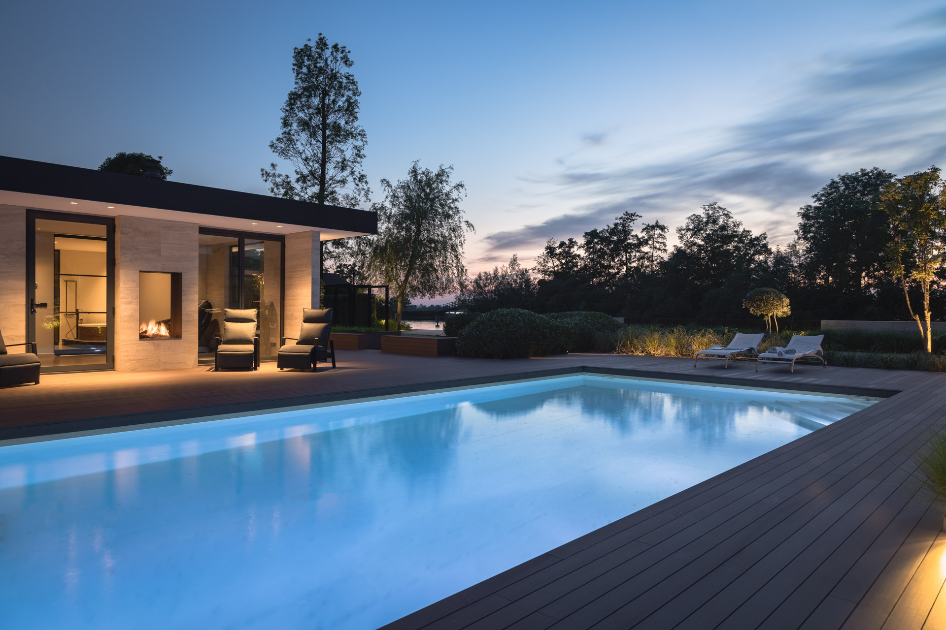 17 poolhouse poolhouse met ligbedden aan het zwembad