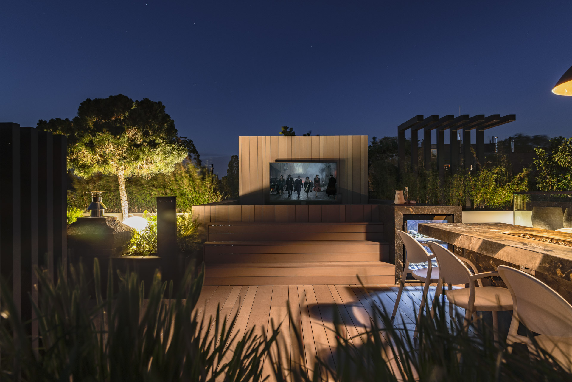 uitschuifbare tv met jacuzzi