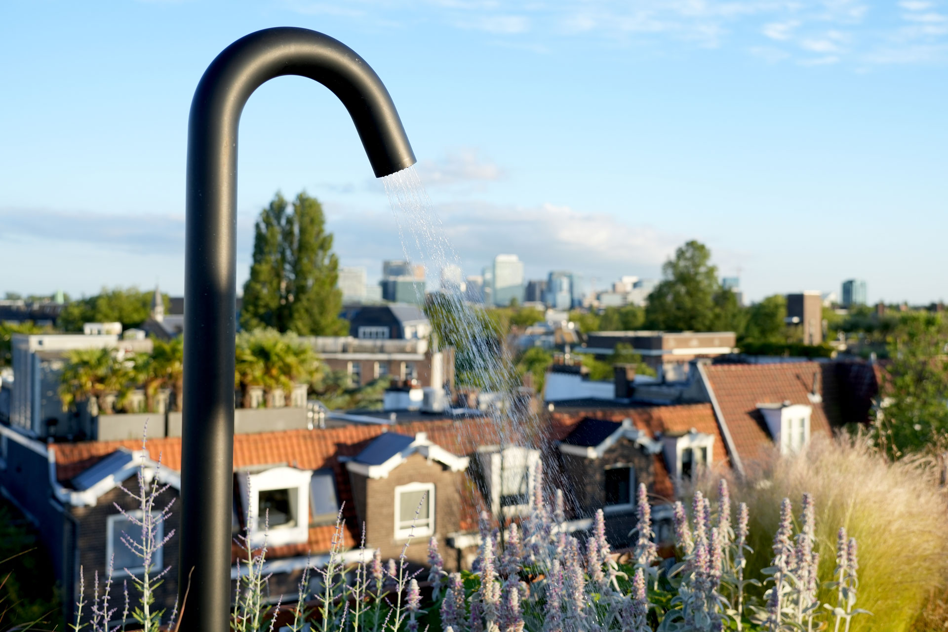 Buitendouche op het dakterras.