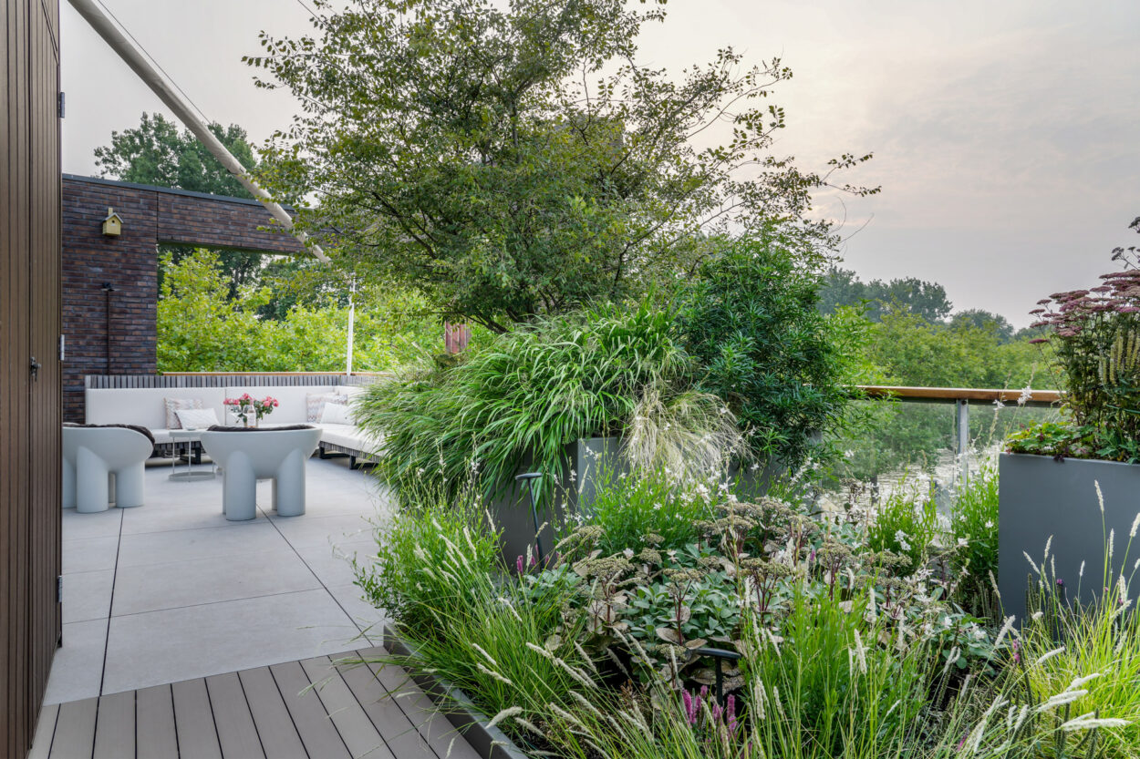 Mooie volle borders voor een echte groene daktuin.