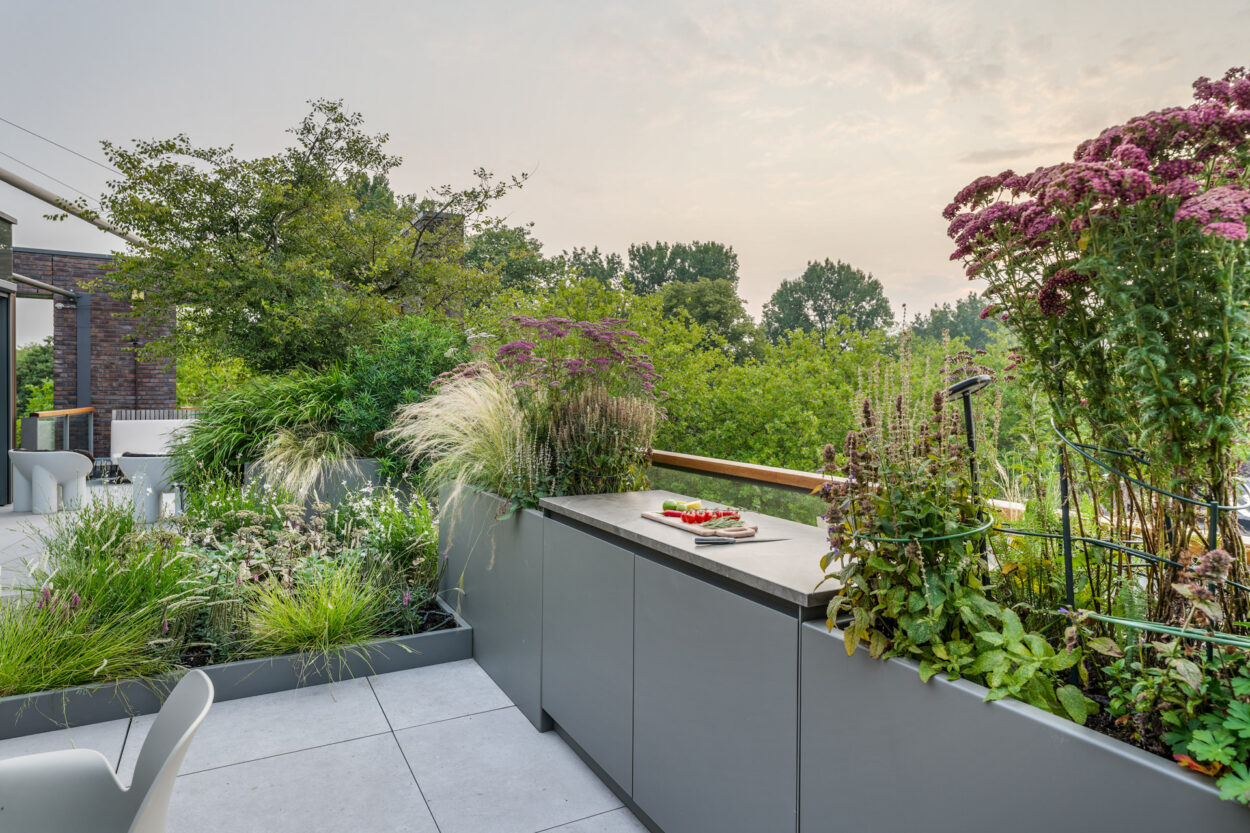 Aanrechtblad buiten op het terras.