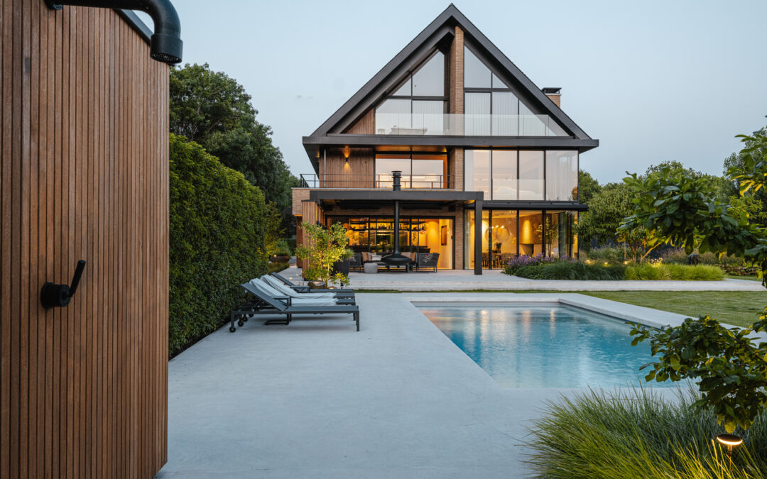 Serene Simplicity: A Modern Garden Oasis with Pool