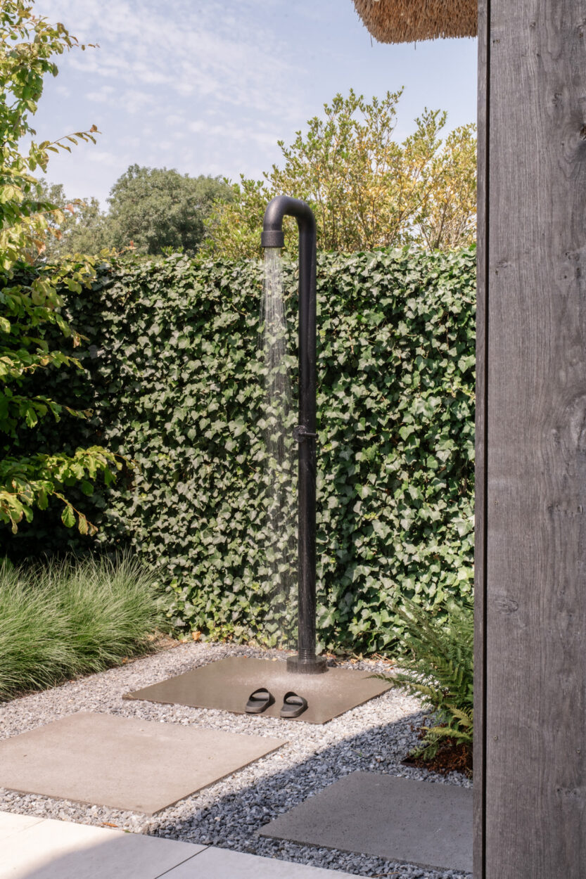 13 buiten douche