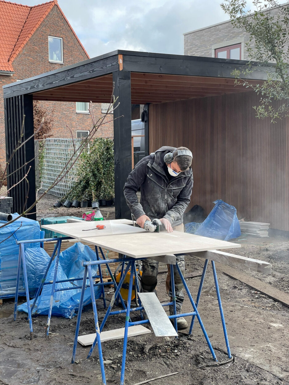 18 keramische tegels slijpen