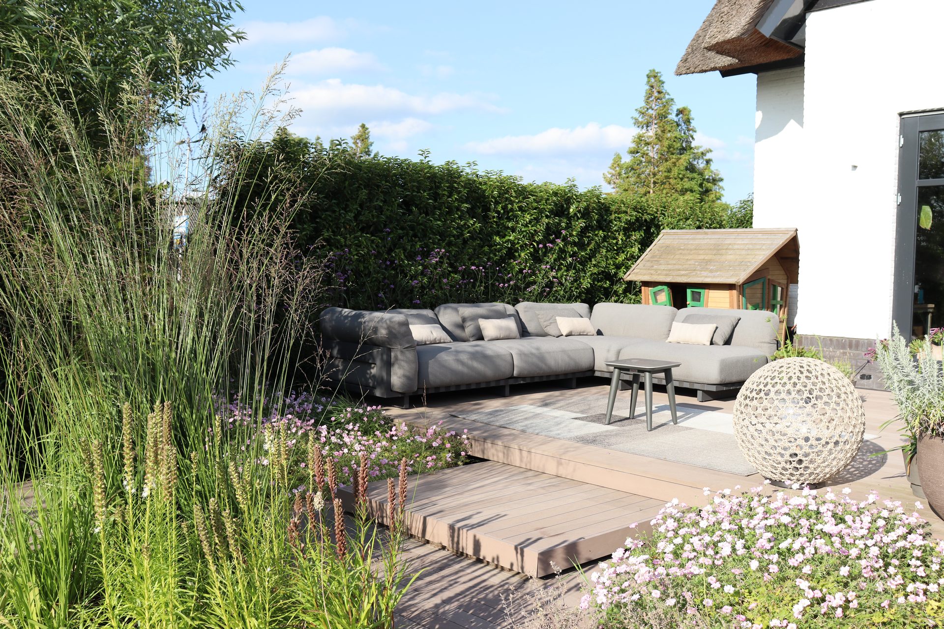 Loungeterras | Wild & Refined Country Garden in Reeuwijk