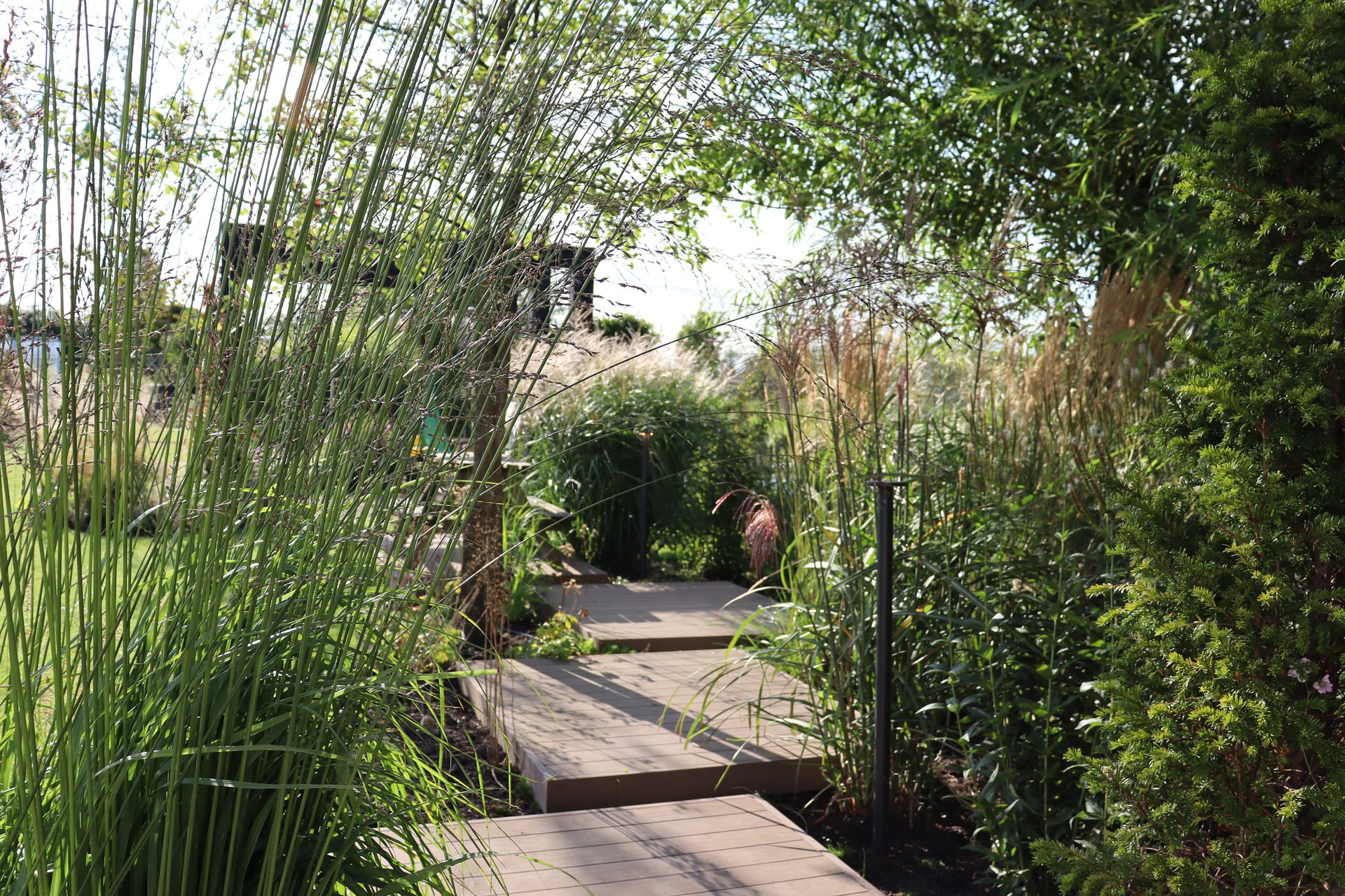 Staptegels | Wild & Refined Country Garden in Reeuwijk