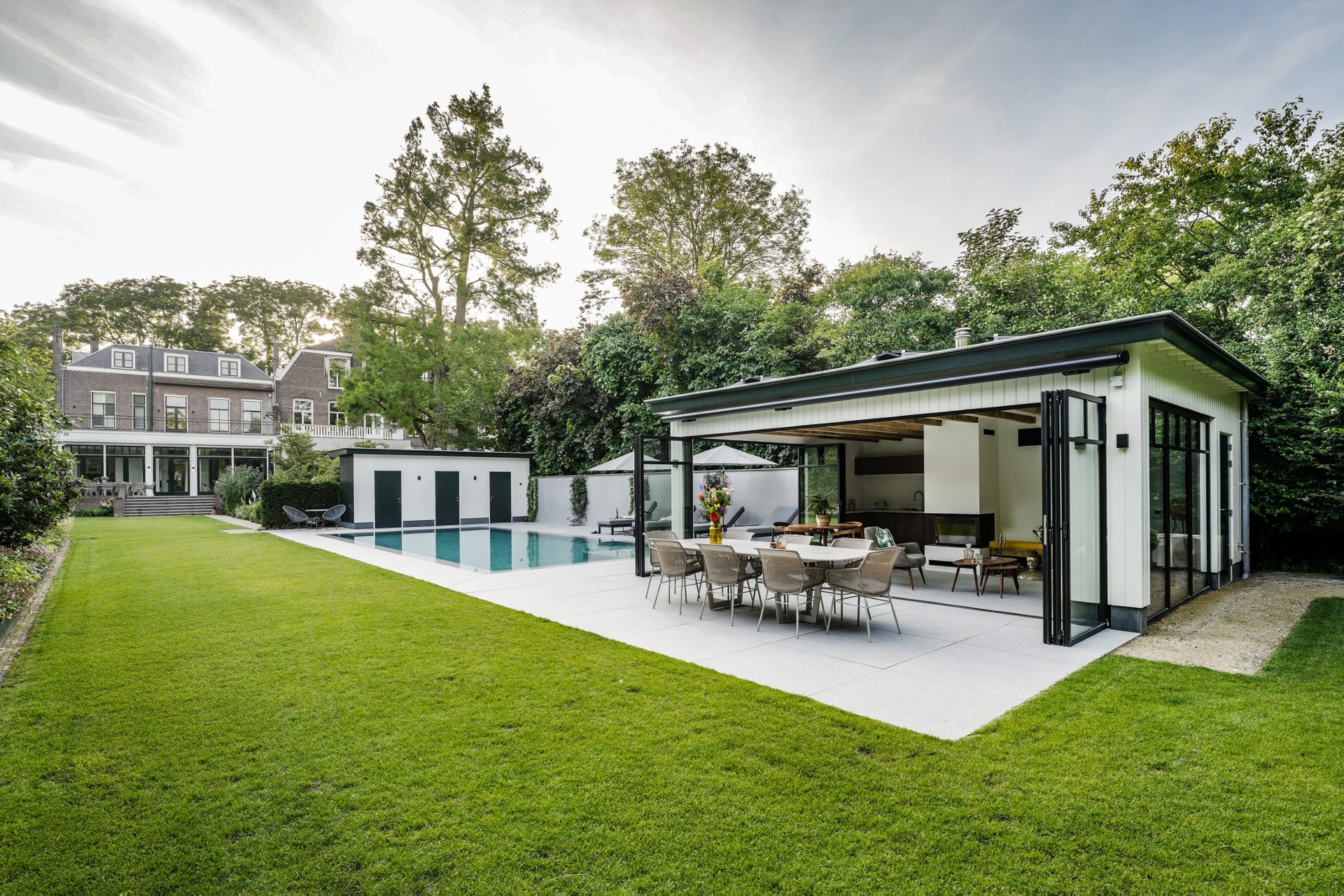 Glaswand VanBach | Rotterdams badhuis, wellnesstuin in Rotterdam