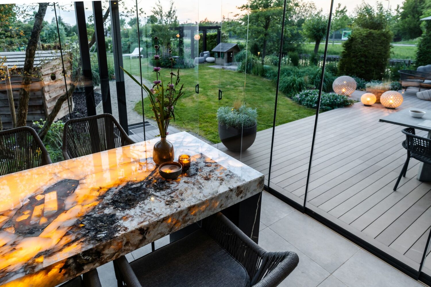Lichtdoorlatend onyx | Refined Lumina Outdoor Kitchen