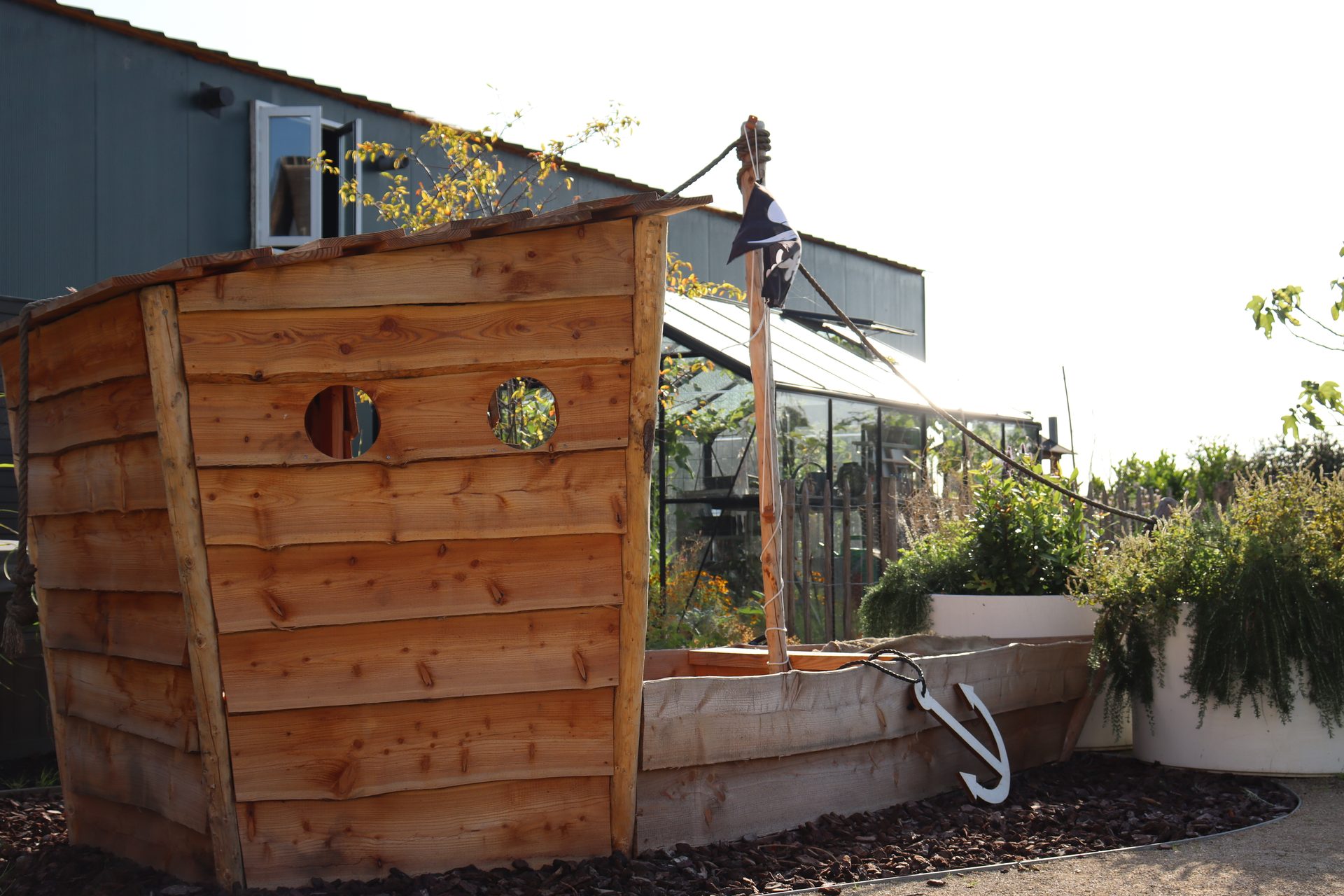Speelboot | Wild & Refined Country Garden in Reeuwijk