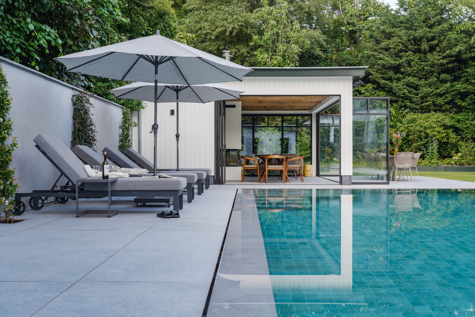 Ligbedden zwembad | Rotterdams badhuis, wellnesstuin in Rotterdam