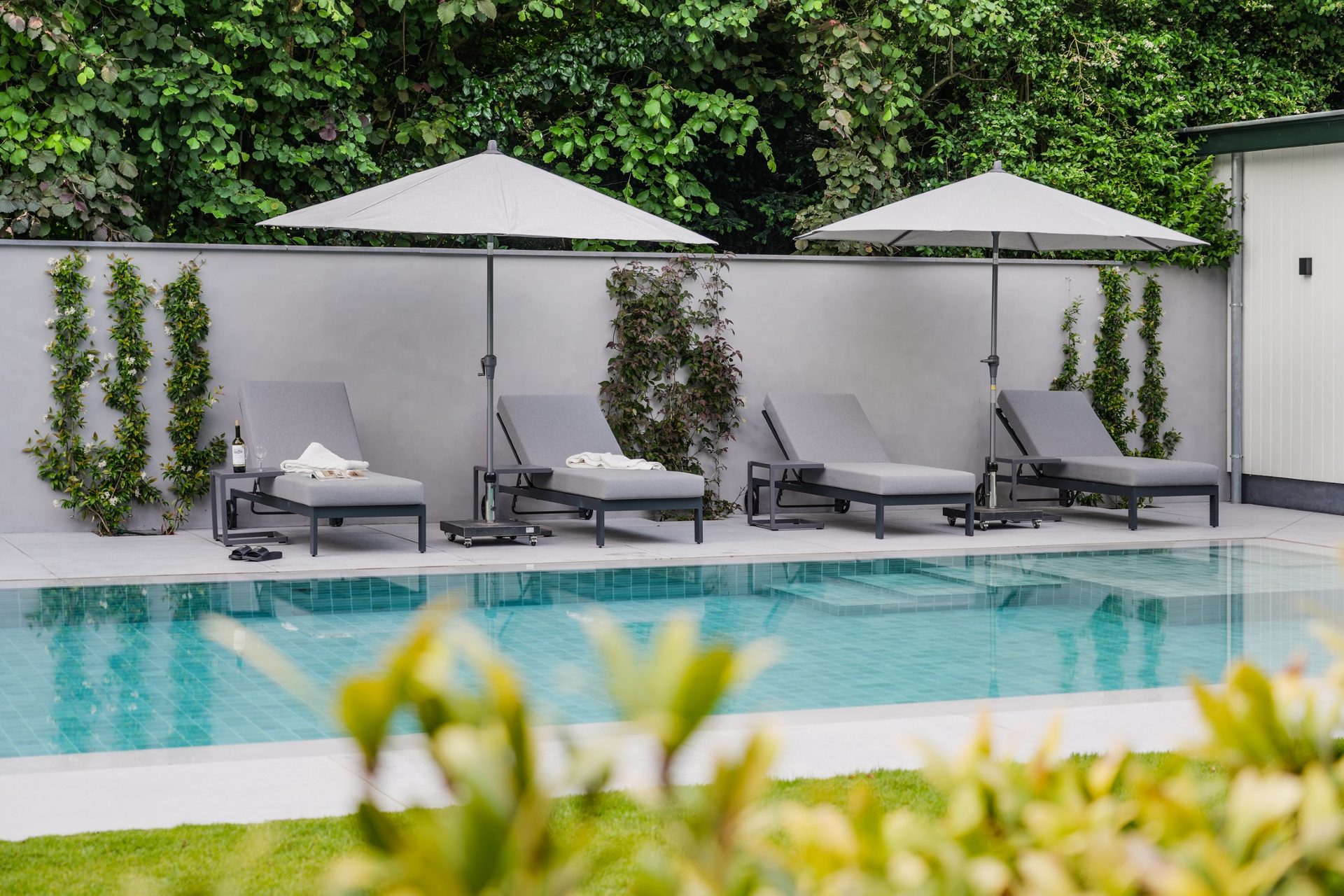 Zonneterras zwembad | Rotterdams badhuis, wellnesstuin in Rotterdam