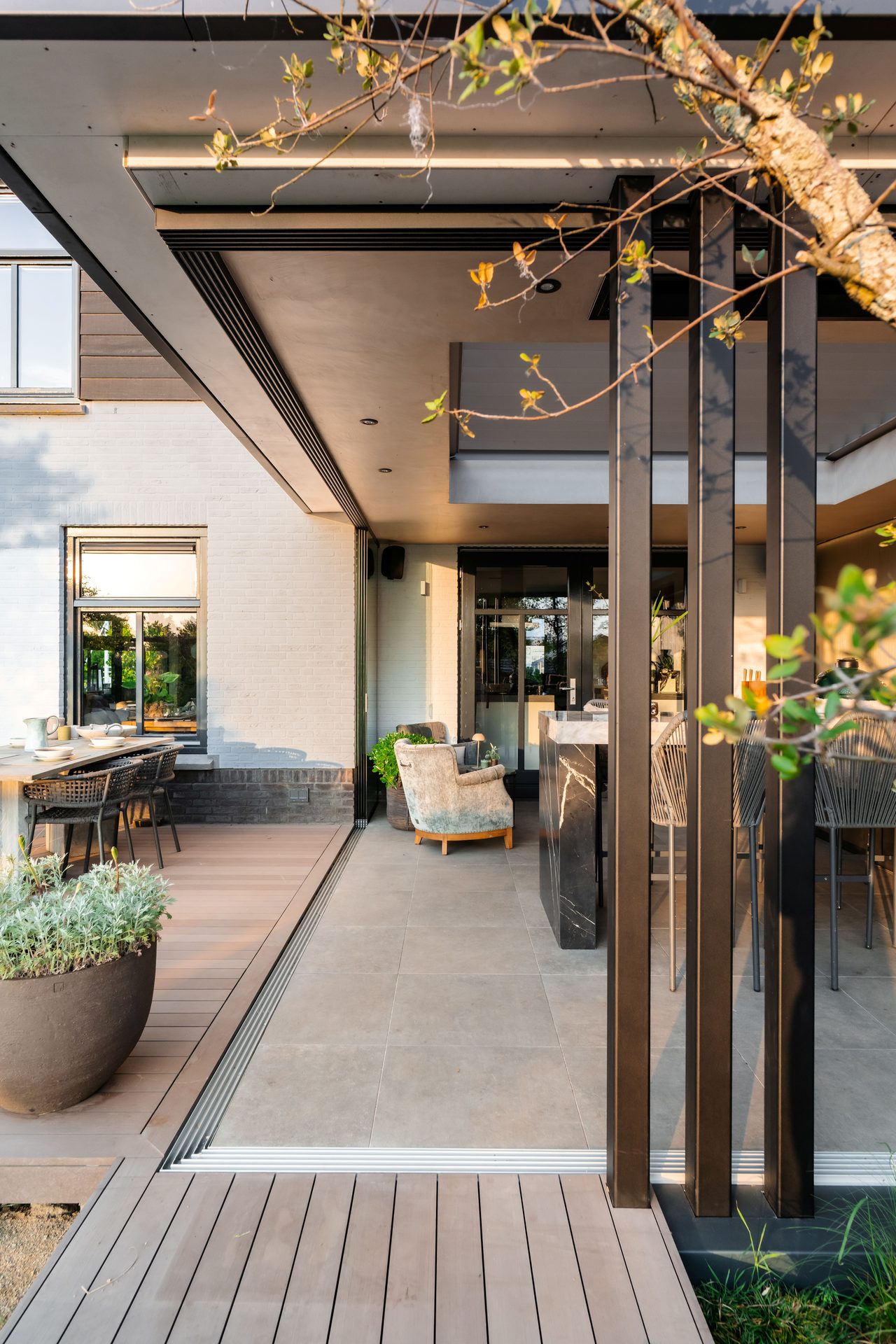 Overkapping | Wild & Refined Country Garden in Reeuwijk