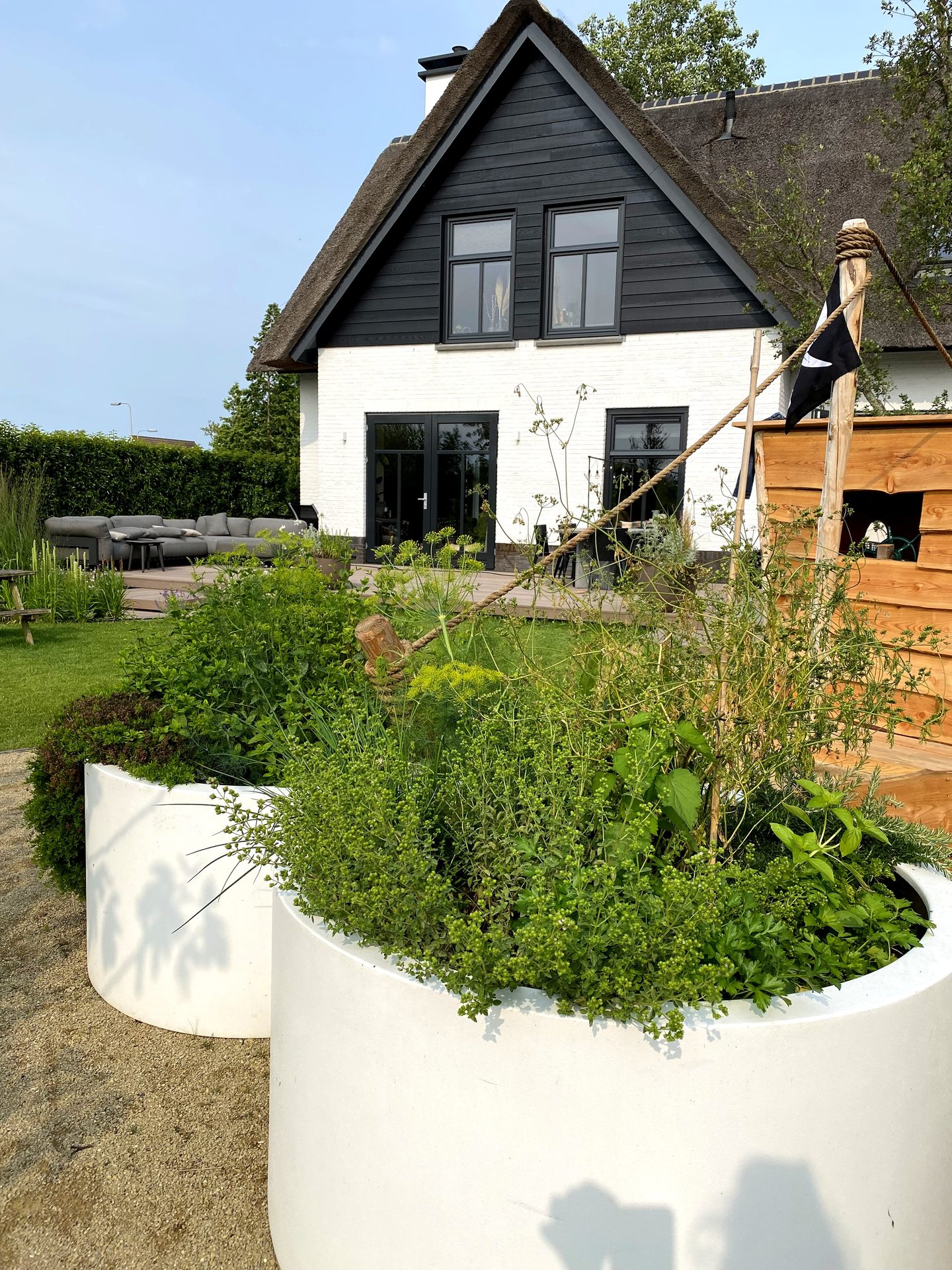 Tuinkruiden | Wild & Refined Country Garden in Reeuwijk