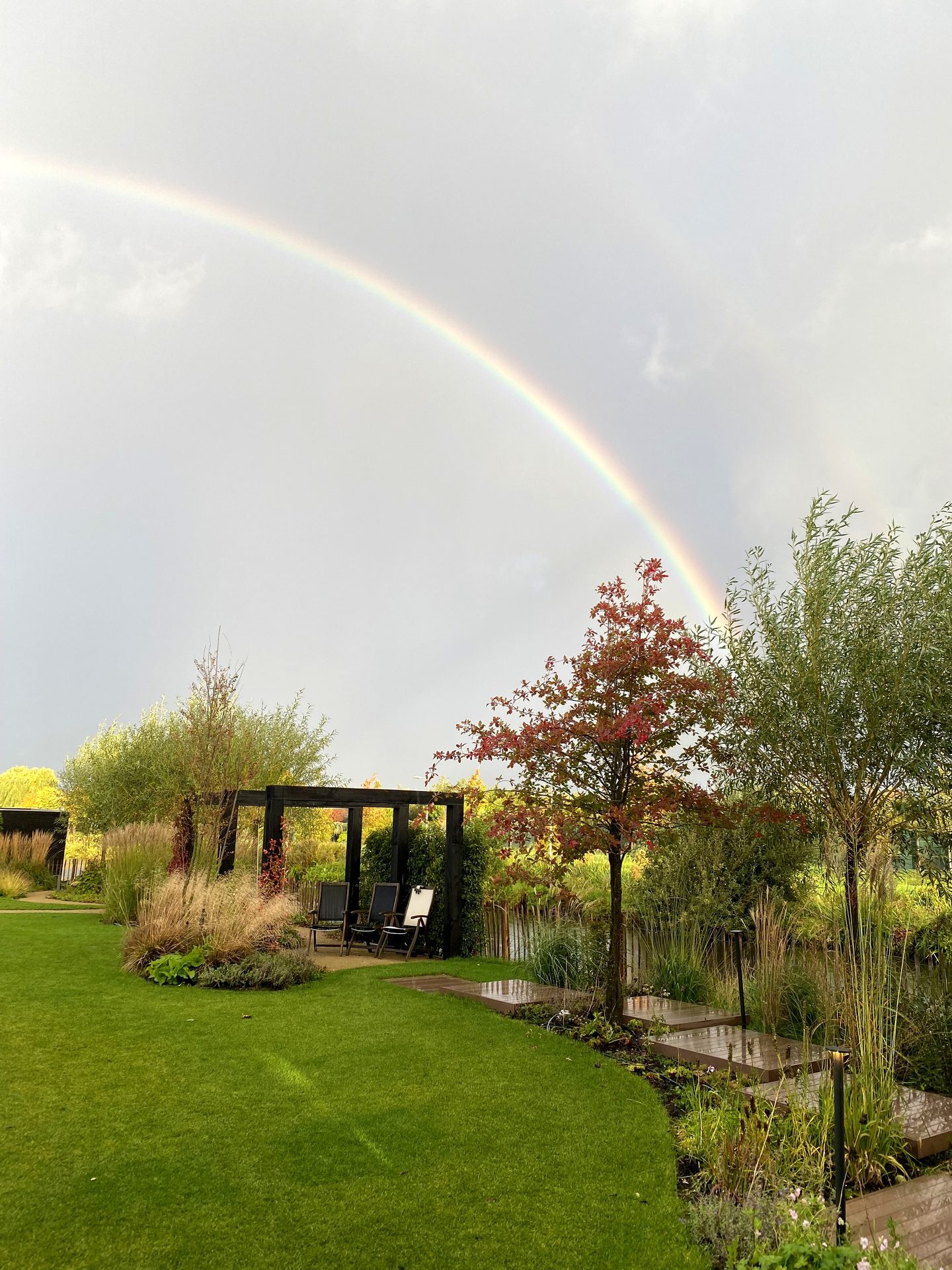 Regenboog in de tuin | Wild & Refined Country Garden in Reeuwijk